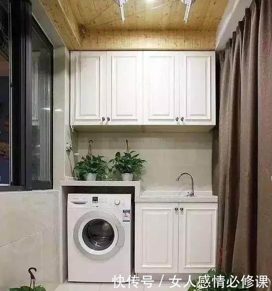 美观|老婆在阳台腾出一平米,做了个砖砌洗衣房,实用又美观