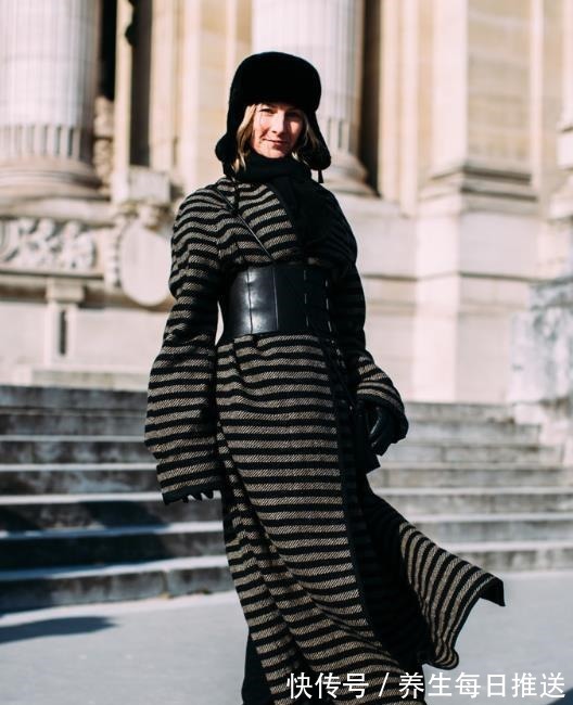 皮草 秋冬买完毛衣大衣,建议搭配一顶“皮草帽”,优雅时髦又保暖!