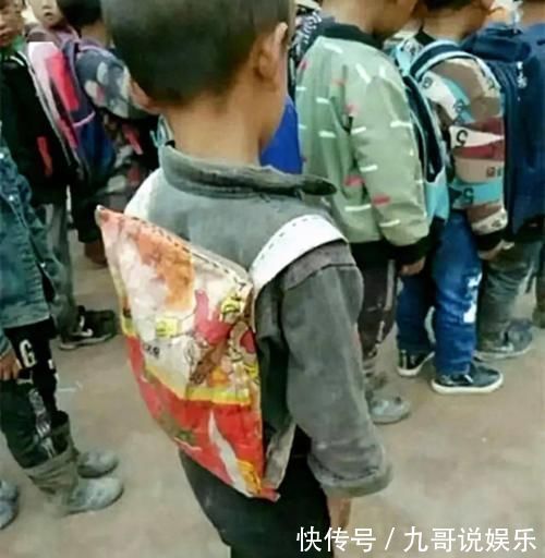 自信|两个穷人家的“自制书包”扎心了:一个让娃自信,一个让娃自卑