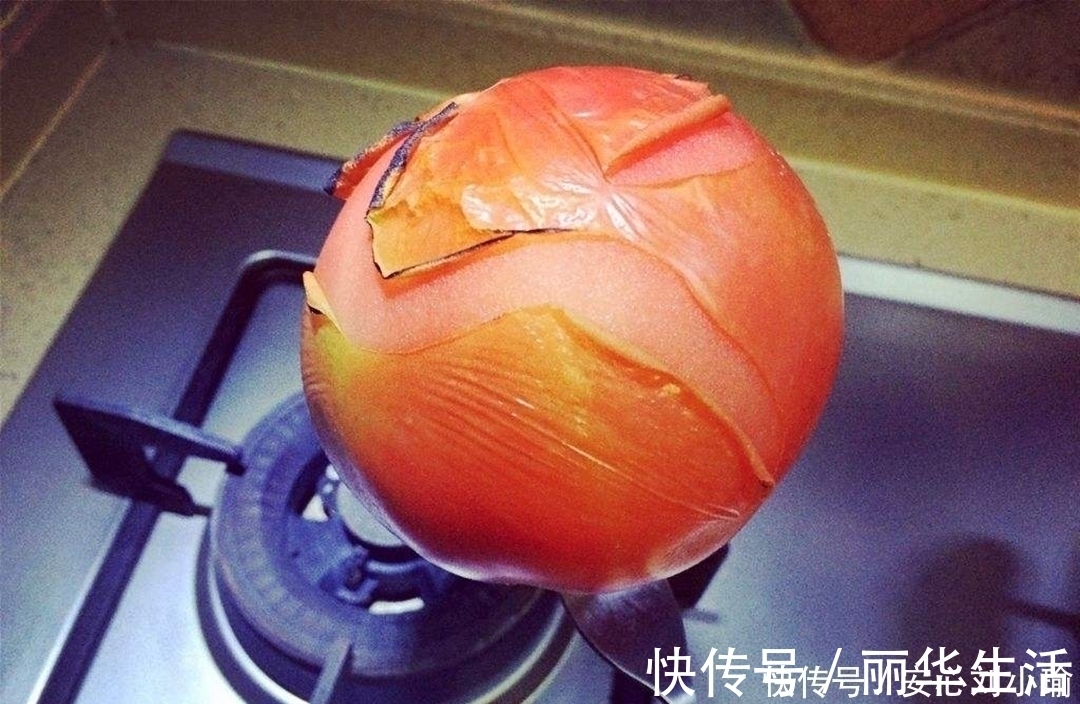 今天才发现，给西红柿去皮原来这么简单，不需要开水烫