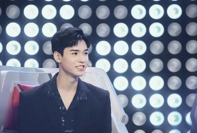 造型|大家对龚俊加盟《最强大脑》造型有什么想说的吗？