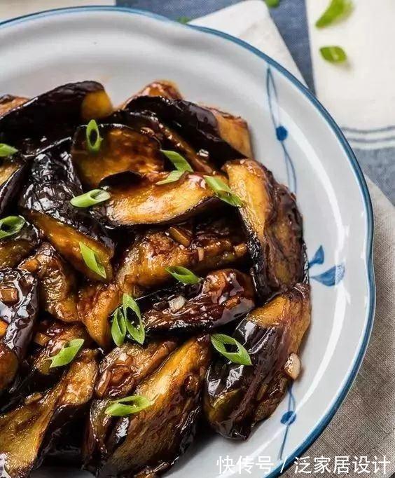 干炒法|茄子费油我教您几招,连一勺油都不用,美味到爆!