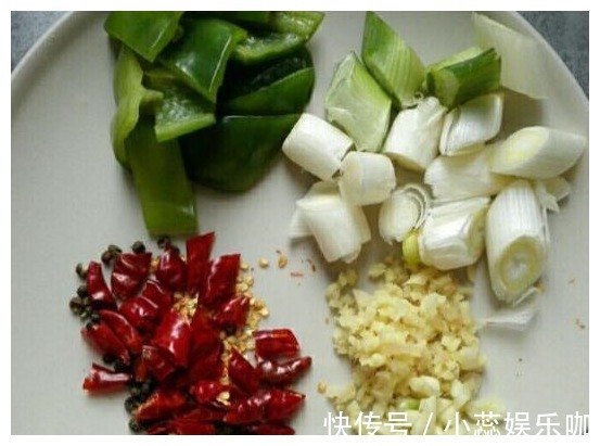 茄子|红烧茄子总不入味？教你一招，鲜香适口特下饭，大人小孩都喜欢
