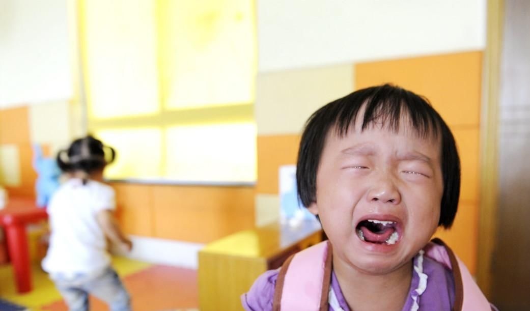 小朋友|孩子上了幼儿园,就不要再给他穿这几种“衣服”了,易伤孩子自尊