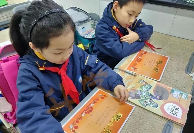 每个孩子|“请倒数第一名家长讲话”,母亲不卑不亢的一席话,老师羞愧道歉