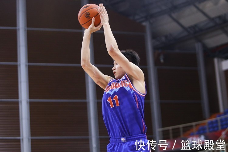 齐麟|新疆惨败上海!全队狂失误,攻守全崩,2废将太辣眼,齐麟无防守