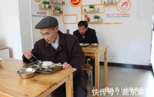 文小|70岁老人被送进养老院,含泪诉说老了才懂,生男生女真不一样