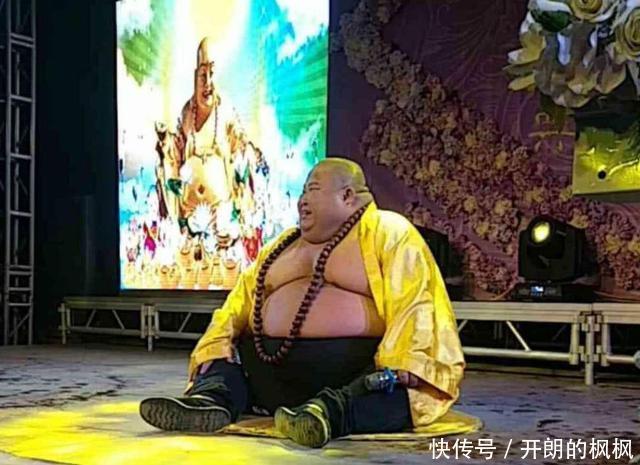 男子长得像弥勒佛,被富婆“供养”成为网红,如今怎样了
