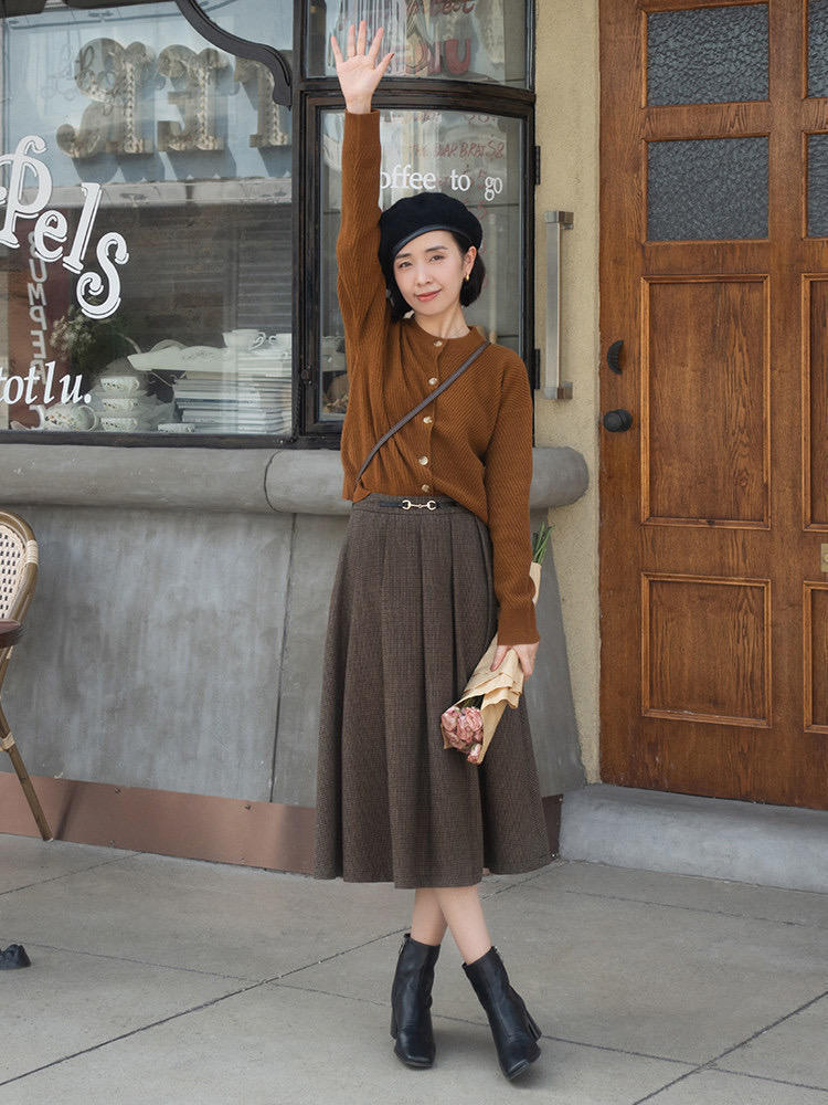 时髦|30+的女性想穿出优雅感,针织开衫搭配半身裙,让你时髦又温柔!