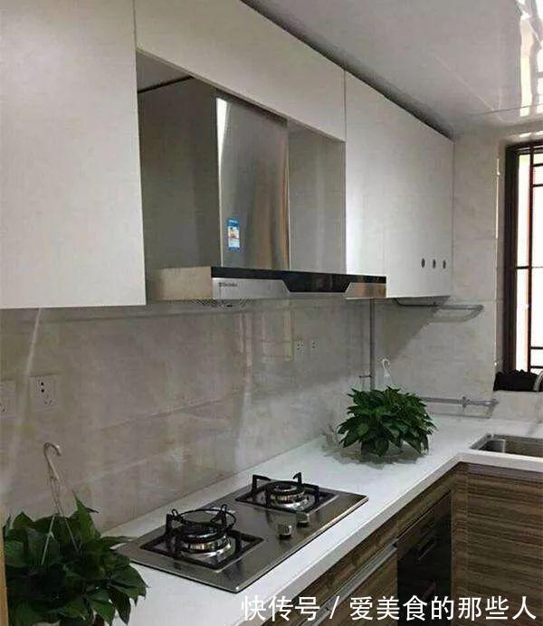 榻榻米|媳妇坚持全屋不吊顶,卫生间一门双卫,谁见过