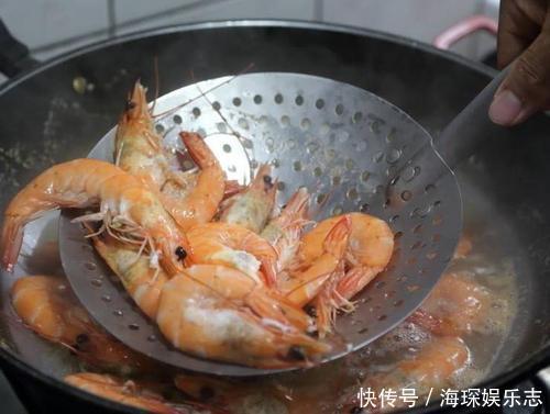 搞错|煮虾时,用冷水还是热水原来一直都搞错了,难怪肉老腥味重!