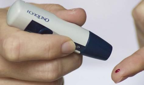 血糖控制|糖尿病人也能吃甜食专家说能，记住2点，放心吃