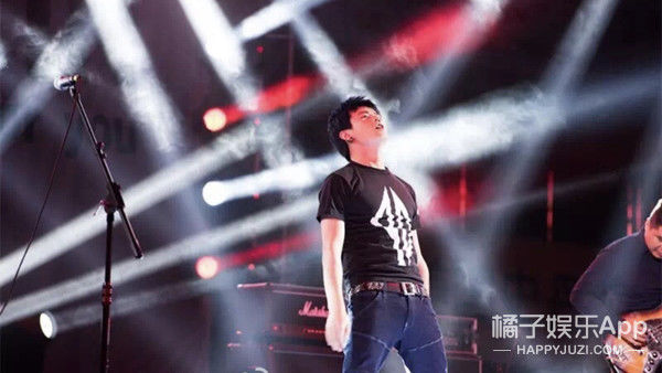 唱游天下|还记得《中国好声音》的张恒远吗？和绯闻女友同框了！