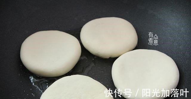 秋天遇到此菜，我从不还价，睡眠不好要多吃，用它烙馅饼吃特别香！