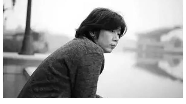 颁奖典礼|成名后闹翻，却在落难时送来十万块，高晓松与老狼的三十年兄弟情