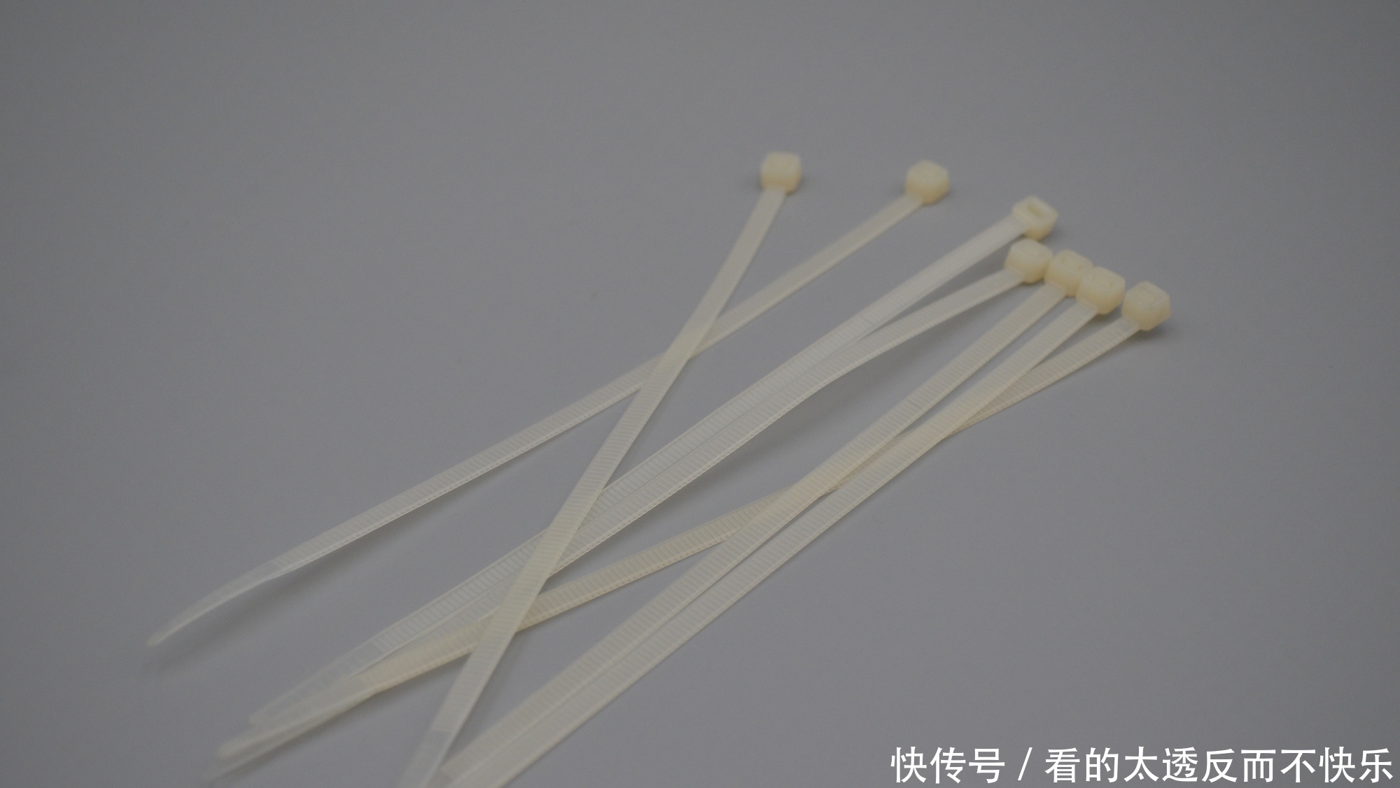 出门时口袋放一根尼龙扎带,关键时刻作用大,懂的人不多,涨知识