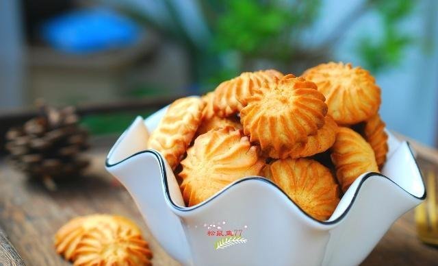 这曲奇香酥可口人人爱吃,自己做很简单,跟我做,百分百成功