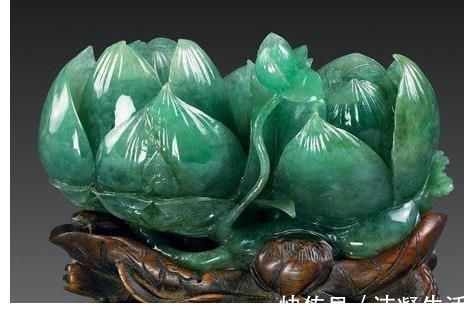 翡翠白菜&面对不同的翡翠摆件,你知道它的魅力与摆放的讲究吗?