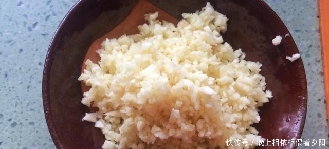 炒蒜蓉蚝油西蓝花,牢记2招,改变焯水方式,保持营养不流失