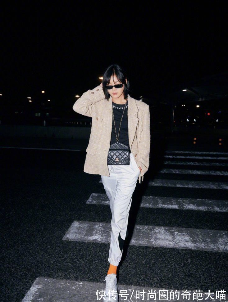 搭配|初秋西装格调十足,性感小心机配上时尚态度,每套都能照着抄答案