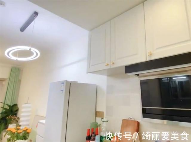 卧室|姑娘买下28㎡小家,利用2米9层高做夹层卧室,一个人住也太爽了