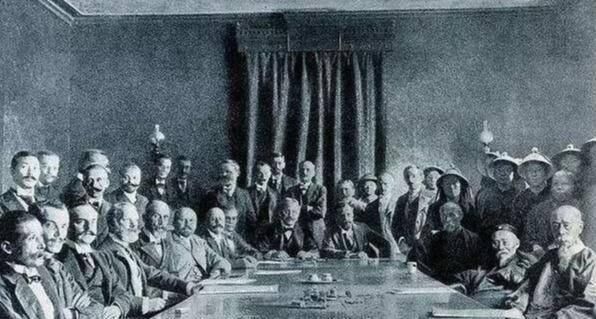 灭亡|清朝灭亡后十几万偏室成员都去哪了呢？四条去路，最后两个最可恨