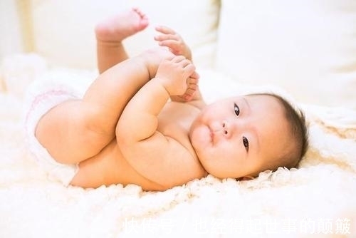 人选|谁抱像谁新生儿出产房后谁来抱确实有深意,四类人请自觉后退