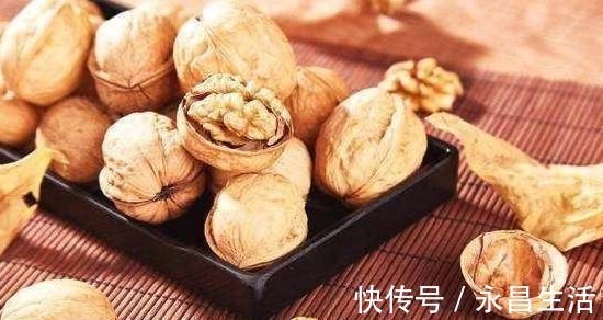 中老年人|核桃浑身是宝,但吃错了时间,反而诱发疾病!多数人不知道!