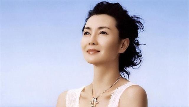 女神|53岁王祖贤撞上52岁邱淑贞,一岁之隔差距太大网友:童年女神