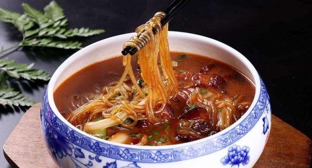 国民党士兵|猪肉炖粉条,东北名菜,营养丰富,一碗就扛住了严冬带来的寒冷