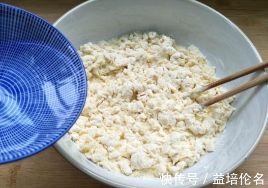 酥脆|很多人不爱吃玉米面，试试这个新做法，香甜酥脆，一顿5个不够吃