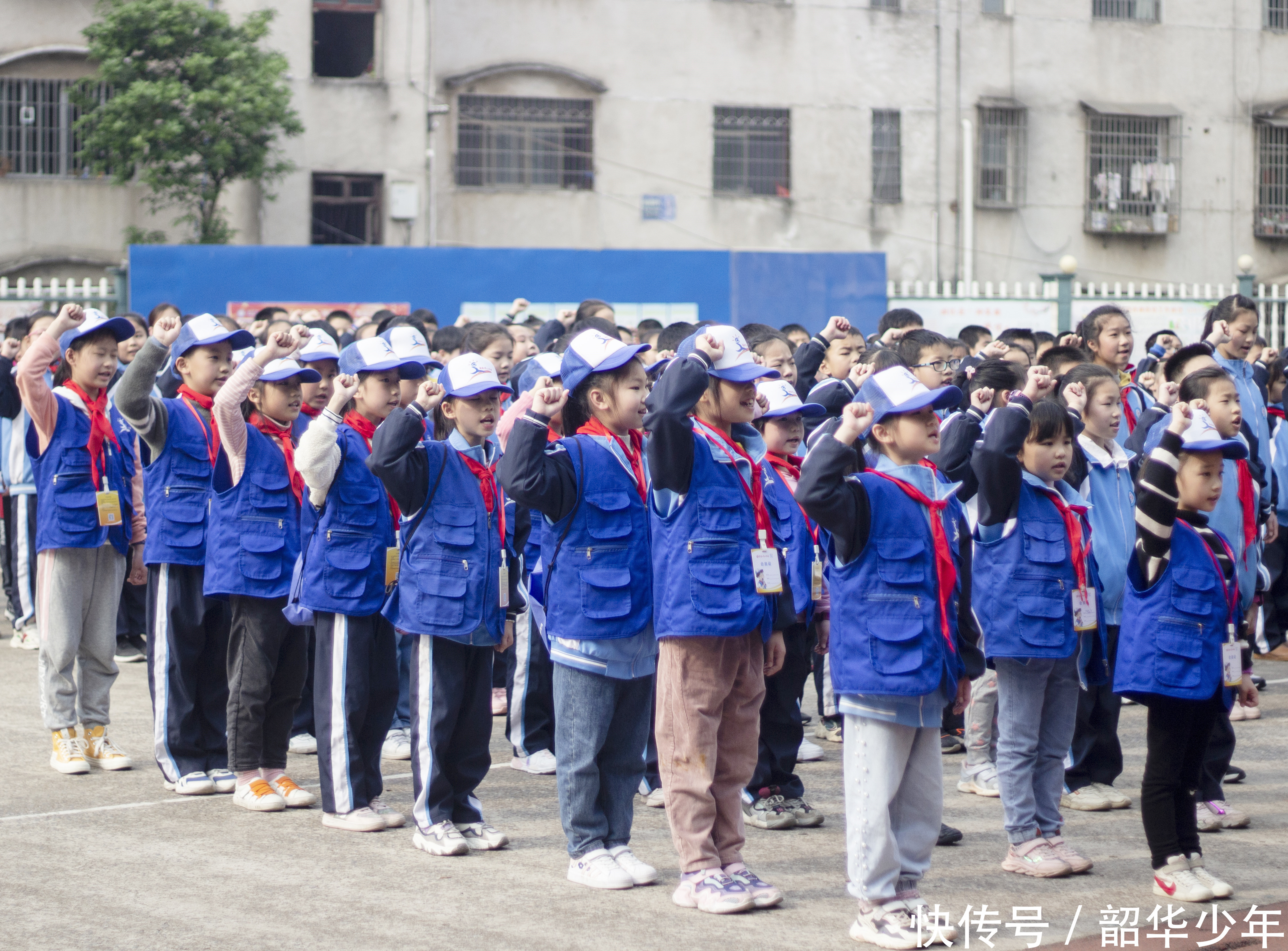 冷水滩区梅湾小学湖南日报小记者校园基地举行宣誓授牌仪式