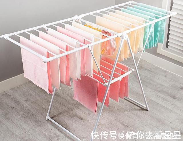 晾衣架|阳台和客厅打通后,衣服晾哪里?5种办法解决,让你不再困扰!