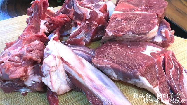 炖羊肉汤时,有人先焯水,有人直接炖?这才是正确做法,太香了