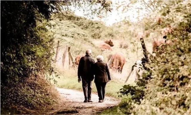 贾平凹#人过五十,守好以下“四个贵人”,才能晚年幸福!