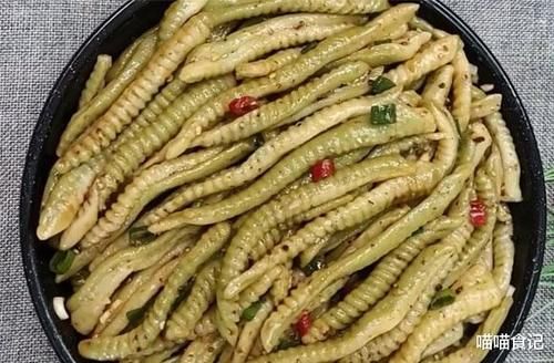 春季，吃面条不如吃它，上锅煮熟，加料汁一拌，爽滑筋道，特好吃