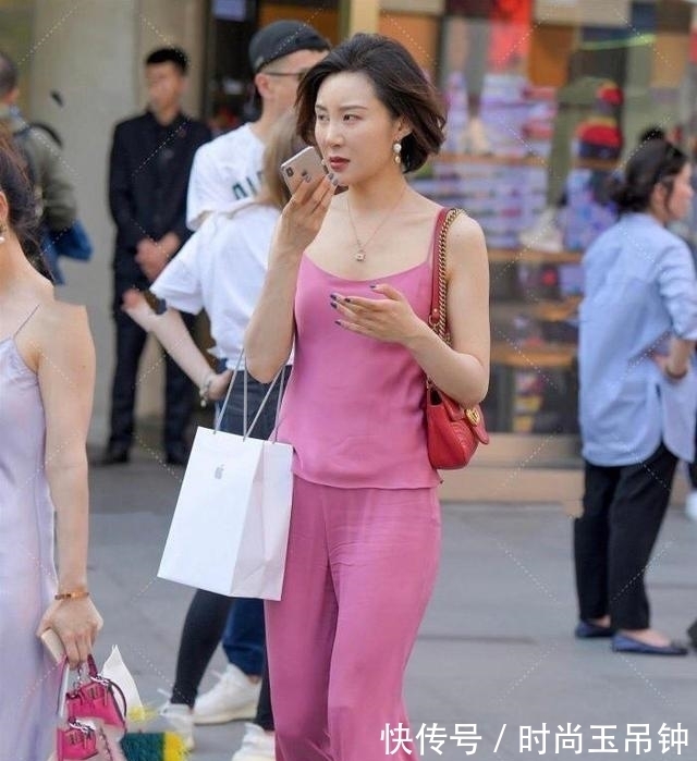 搭配 细肩长带的打底裤,质感非常好,美若天仙