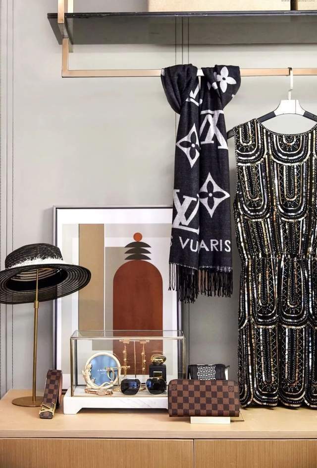 时尚|113平三室两厅轻奢风格,打造优雅的时尚典范