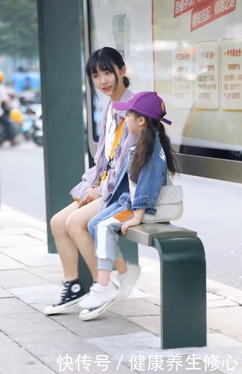 时尚|大美女和小美女，你们在聊什么