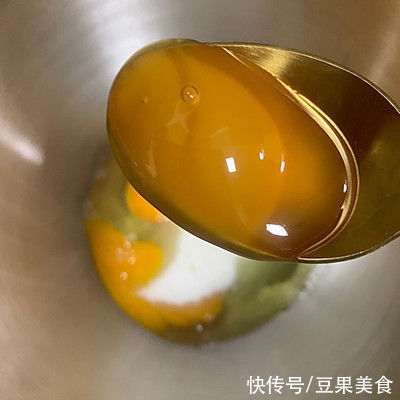 脆皮|美味签到——吃过都说好的自制脆皮蜂蜜小蛋糕，零失败