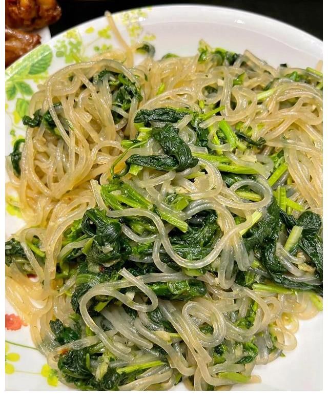 过节|岳云鹏晒过节家宴，一桌子“河南菜”家常接地气，网友：饺子呢