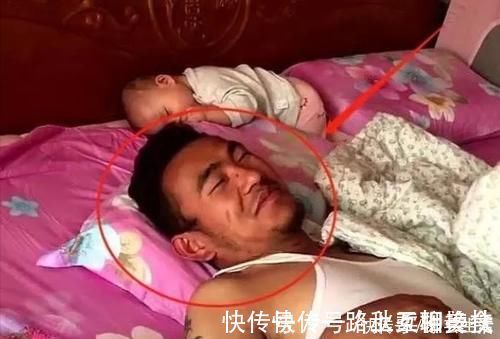 孩子|爸爸陪娃睡觉,醒后发现娃不见了,吓坏了赶紧找,结果自己都乐了