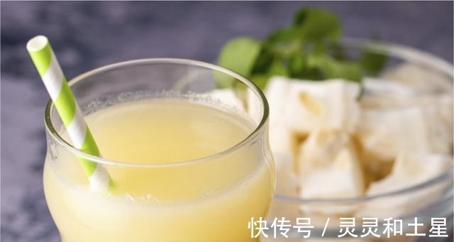 蜂蜜白玉苦瓜汁|苦瓜食谱|蜂蜜白玉苦瓜汁夏日必备,清热降血糖与凤梨榨汁减苦味!