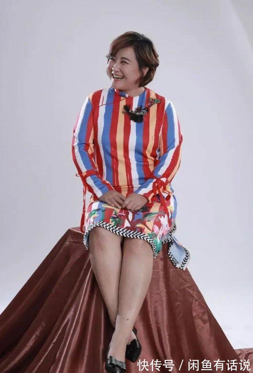 旗袍造型 贾玲胖得坦荡荡,挑战“彩色旗袍”还挺有韵味,骨子里的自信真美