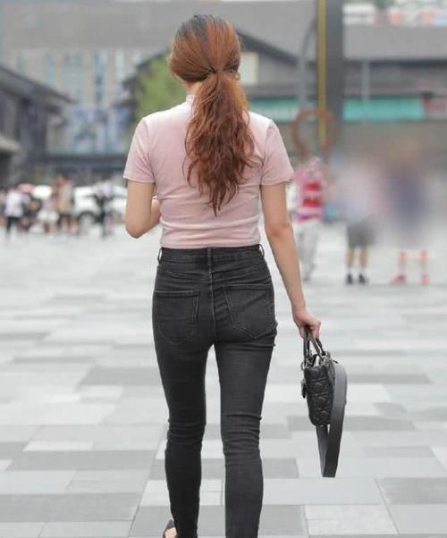 牛仔裤|小姐姐穿牛仔裤很迷人,让你不得不爱