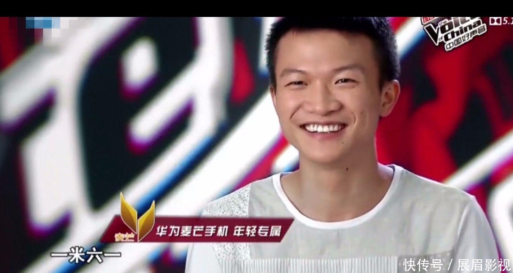 好声音节目组请他三次才同意参加,却早早被那英淘汰,今红到发紫