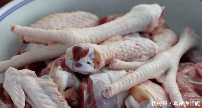 多父母|分享一款雪梨焖鸡汤,甜鲜好吃,营养丰富,孩子爱喝的美味汤羹