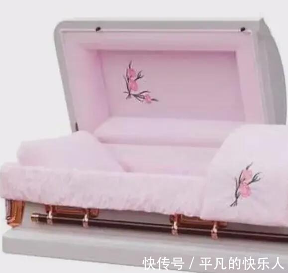 |今日段子:竟然还有人反向烤火?难道不怕烧到屁股吗?