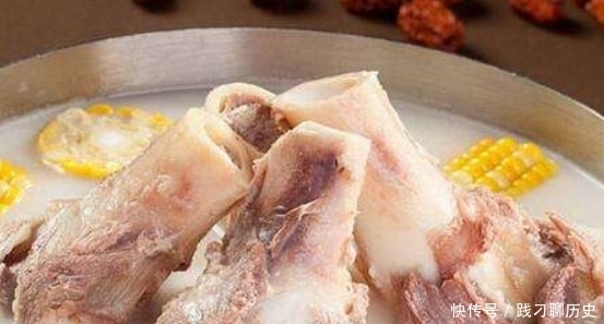 营养|只要是炖骨头汤,洗净后直接炖就错了,要先做2件事,汤才会好喝