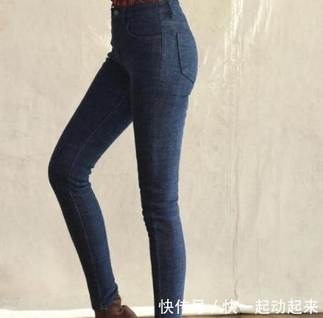 简约|优雅时尚的牛仔裤,简约大气,能彰显出女神本色